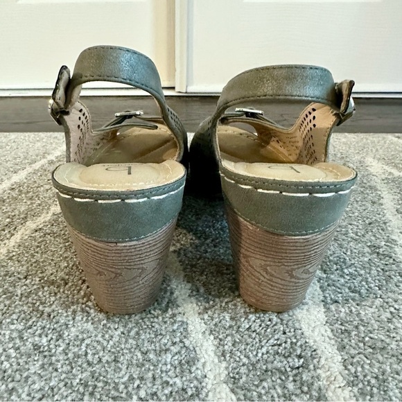 B Comfort Silver Gray Sling Back Platform Heeled Shoes - Picture 7 of 9